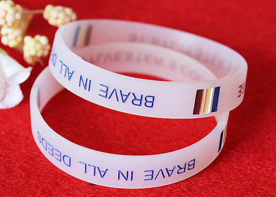 China Meio técnica gravada dos braceletes 180mm do pulso perímetro de borracha transparente fábrica