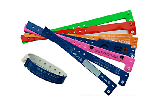 China Punhos plásticos do reconhecimento da identidade do PVC, braceletes plásticos para o logotipo dos eventos impressos fábrica