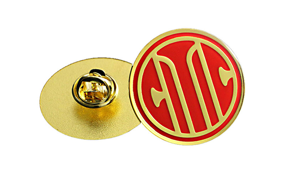 China Logotipos injetados do Pin de metal do ouro crachás feitos sob encomenda antigos circulares projetados distribuidor